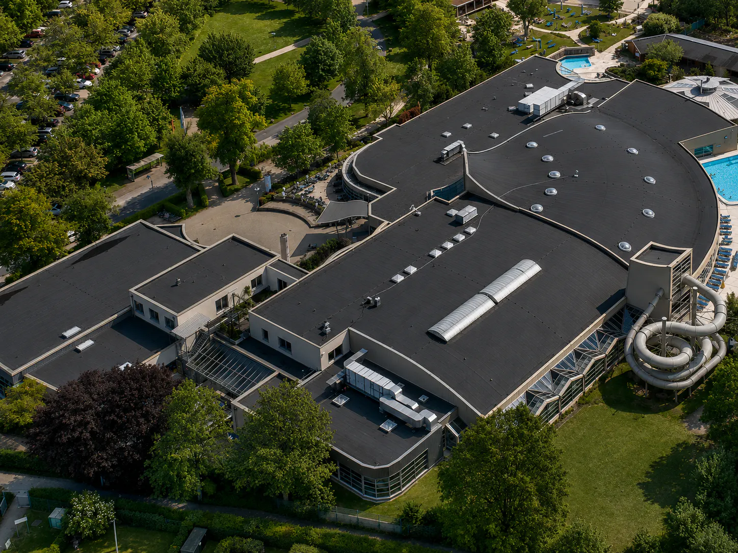 Luftaufnahme des Badeparadieses Eiswiese in Göttingen