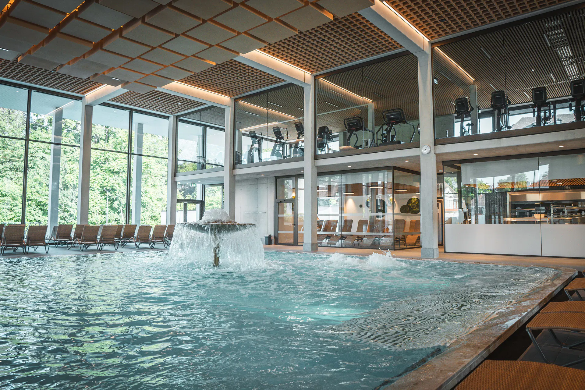 Beckenbereich der Sprudelhof Therme Bad Nauheim